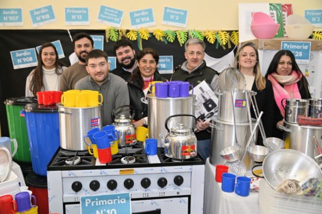 RECIBIERON EQUIPAMIENTO PARA EL SERVICIO ALIMENTARIO 27 ESCUELAS DEL DISTRITO