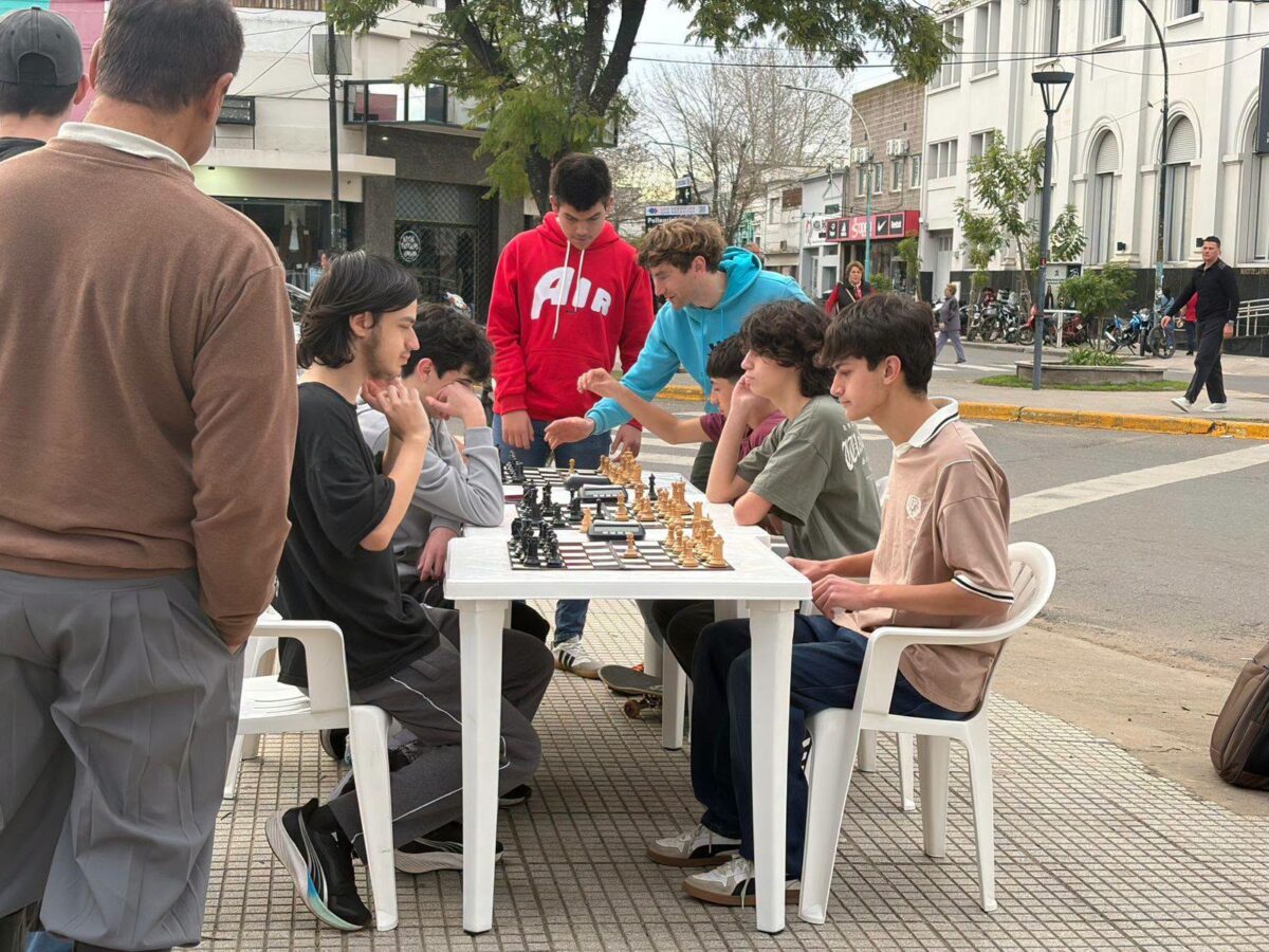 FERIA BIO EN PLAZA CENTRAL: DESDE PARTIDAS DE AJEDREZ HASTA AMPLIO MUESTRARIO DE OFERTAS