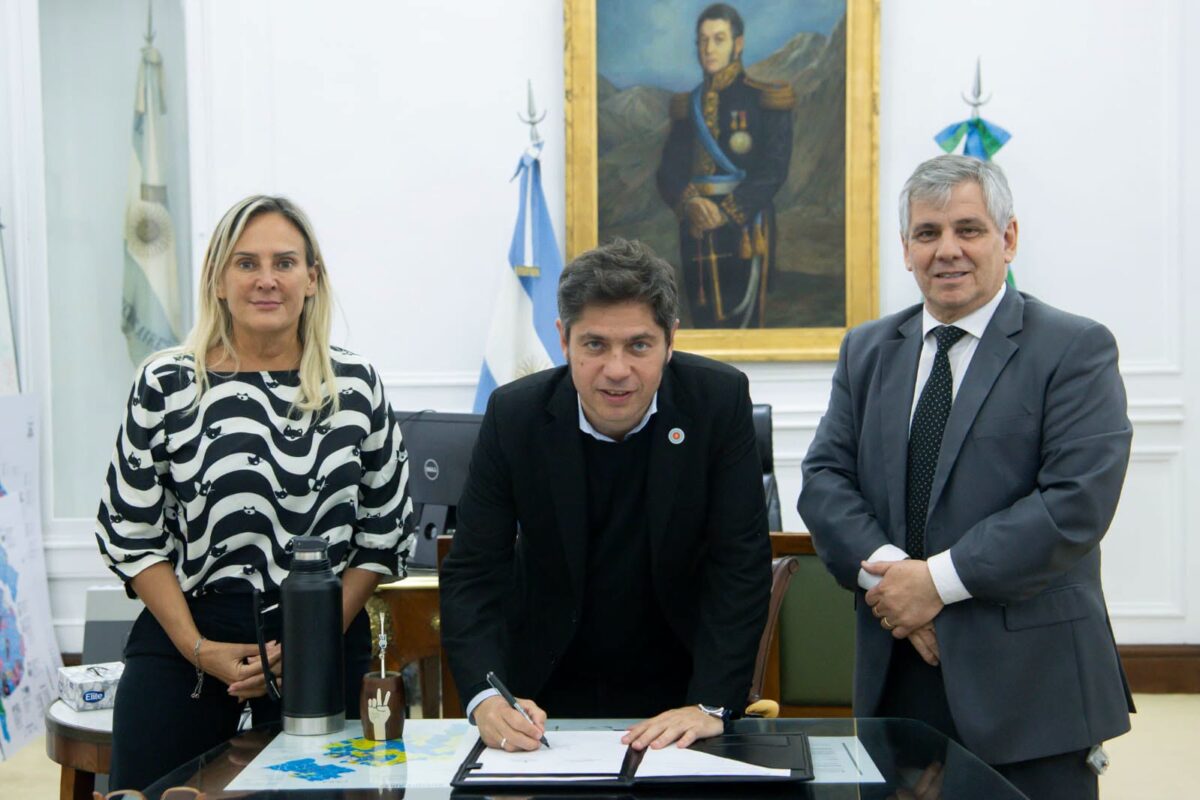 BRITOS Y KICILLOF FIRMARON CONTRATO PARA COMPRA DE MAQUINARIA: MÁS DE 580 MILLONES