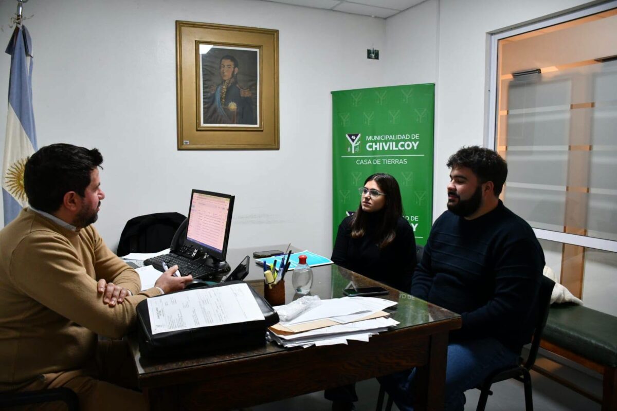 EL DIRECTOR DE CASA DE TIERRAS RECIBIÓ A FUNCIONARIOS BONAERENSES