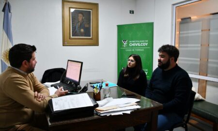 EL DIRECTOR DE CASA DE TIERRAS RECIBIÓ A FUNCIONARIOS BONAERENSES