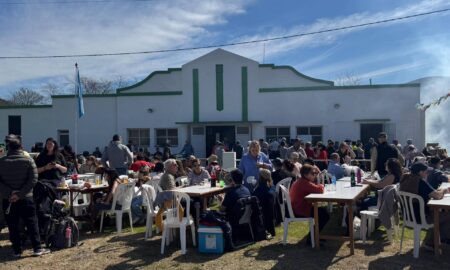 BENÍTEZ: FIESTA DEL AGRICULTOR CON DESFILE DE MAQUINARIAS Y DISTINCIONES A VECINOS