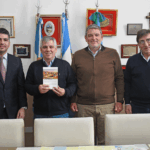 RECIBIÓ EL INTENDENTE AL ECONOMISTA DÍAZ BAY: PRESENTÓ LIBRO SOBRE DESARROLLO TERRITORIAL