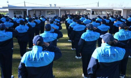 FUTUROS POLICÍAS QUE SE FORMAN EN CHIVILCOY PRESTARON JURAMENTO DE LEALTAD A LA BANDERA