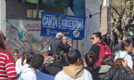 INICIATIVA SOLIDARIA EN LA PLAZA SPINETTA: HOMENAJE A UNO DE LOS PADRES DEL ROCK