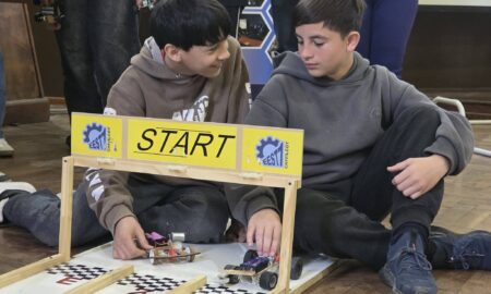 FERIA DE ROBÓTICA: EXHIBIERON PROYECTOS DESARROLLADOS POR  ESTUDIANTES Y DOCENTES