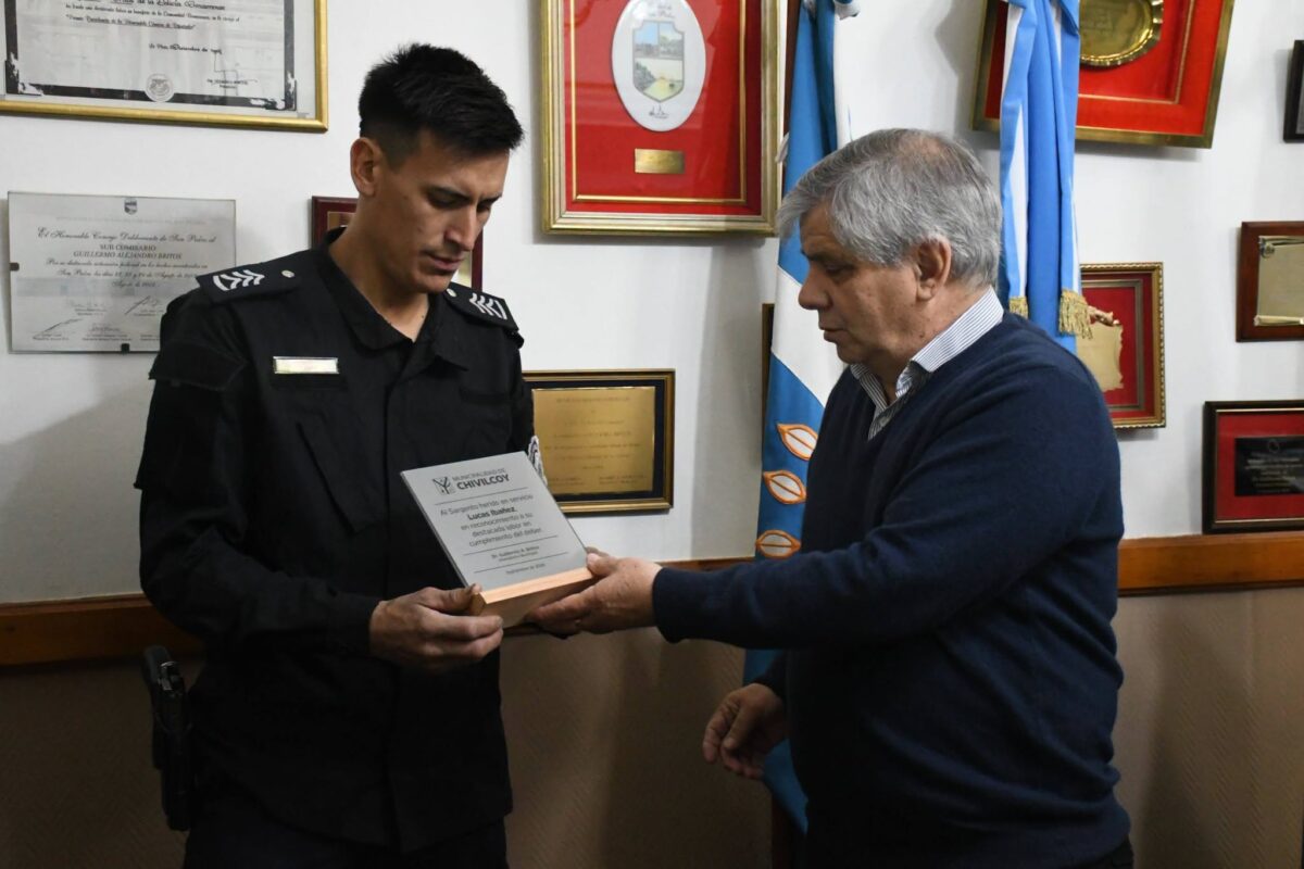 DISTINGUEN A POLICÍA POR DESTACADA ACTUACIÓN