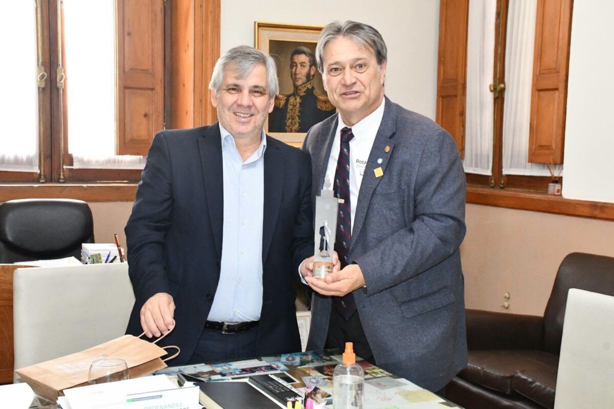 RECIBIÓ EL INTENDENTE AL GOBERNADOR DEL DISTRITO DE ROTARY