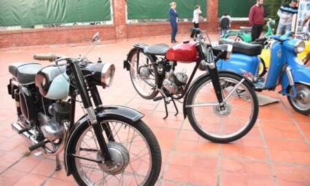MUESTRA DE COLECCIONISTAS: FUERON EXHIBIDAS MOTOS ANTIGUAS Y SORPRENDENTES OBJETOS