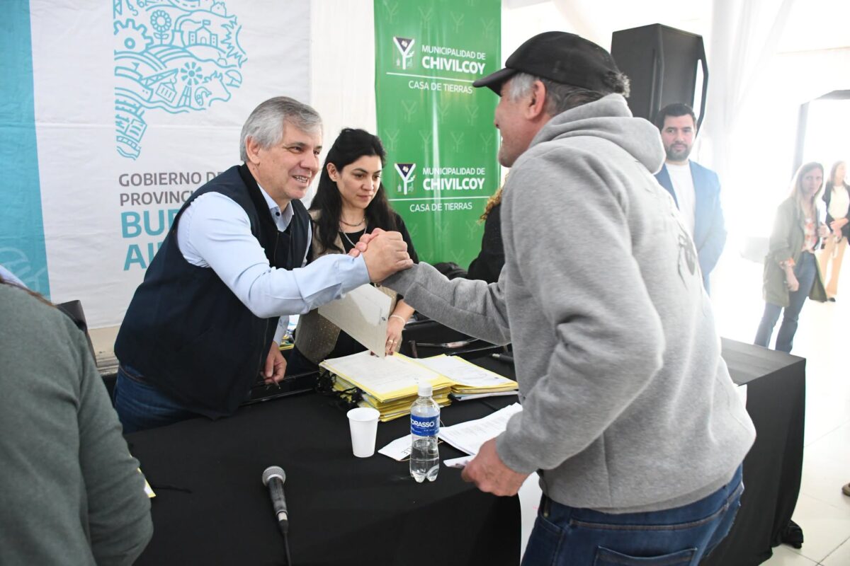 MÁS DE 200 VECINOS FIRMARON LAS ESCRITURAS DE SUS VIVIENDAS: 170 SON SOCIALES