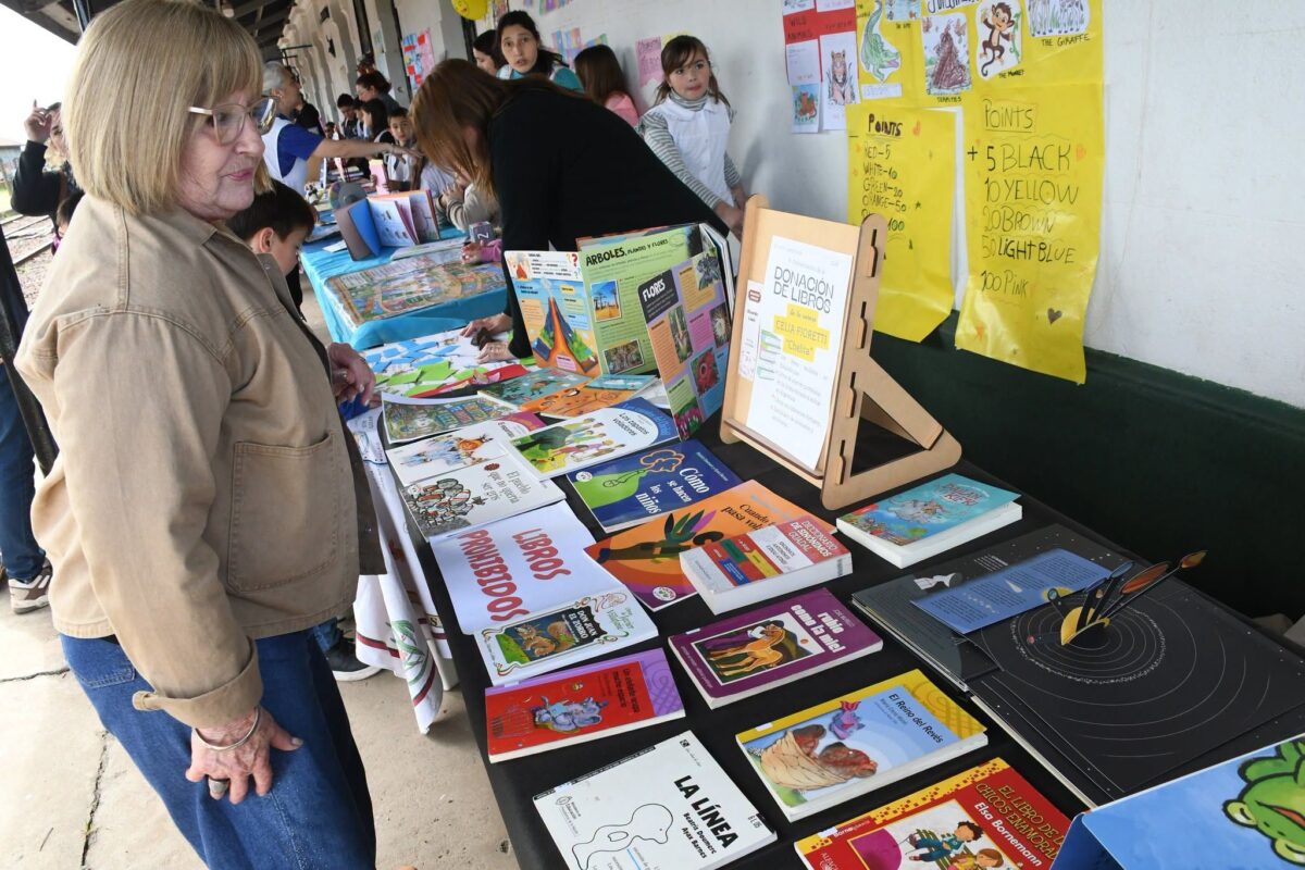 SE REALIZÓ EN GOROSTIAGA LA FERIA DEL LIBRO RURAL: CONTINUARÁ EN MOQUEHUÁ Y BIAUS
