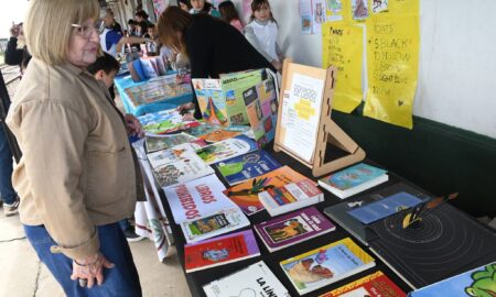 SE REALIZÓ EN GOROSTIAGA LA FERIA DEL LIBRO RURAL: CONTINUARÁ EN MOQUEHUÁ Y BIAUS