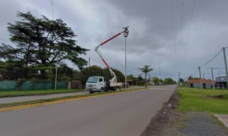 COLOCARON 20 NUEVAS COLUMNAS DE ALUMBRADO Y ADQUIRIERON 150 CONTENEDORES