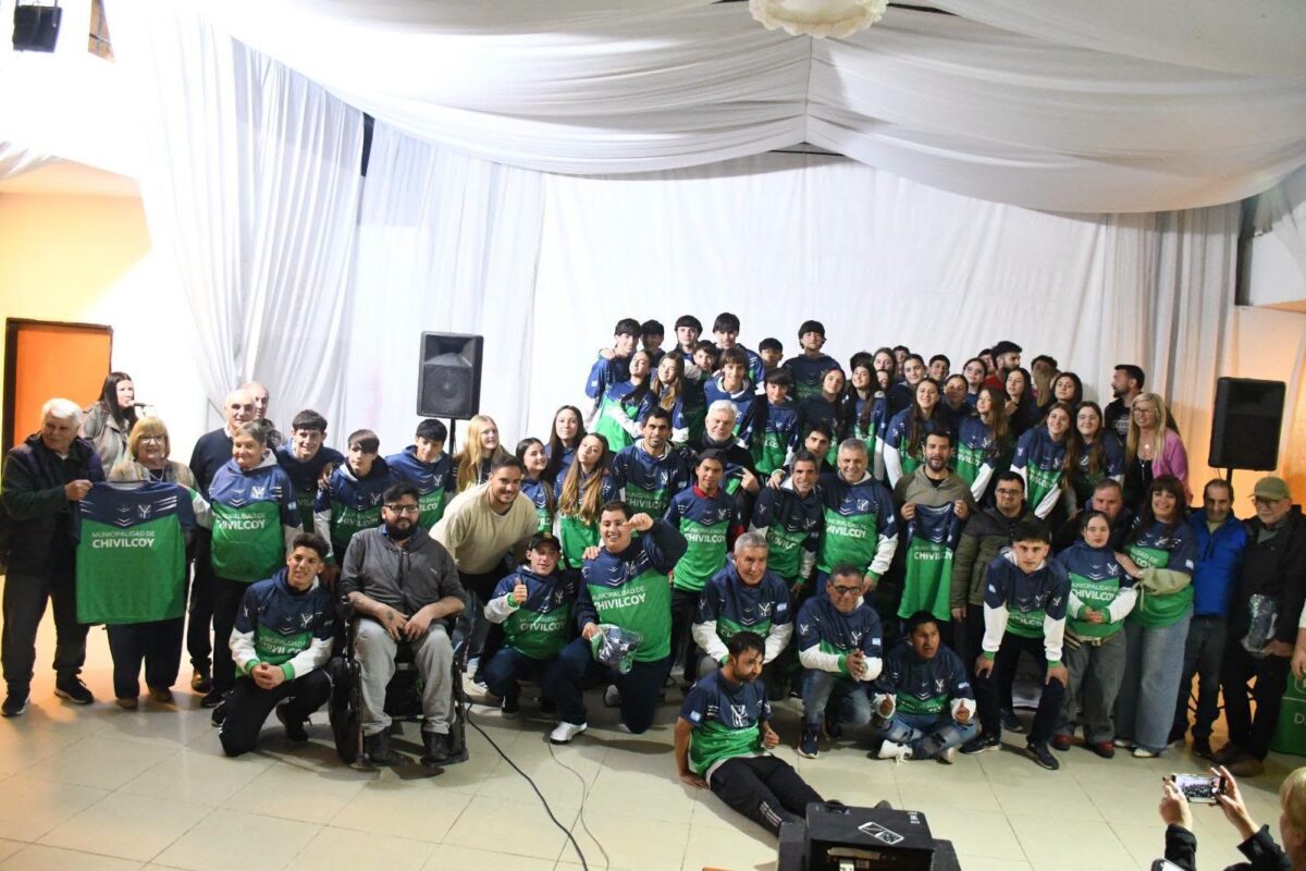 FINAL DE LOS BONAERENSES: DELEGACIÓN LOCAL RECIBIÓ INDUMENTARIA Y SE APRESTA A VIAJAR