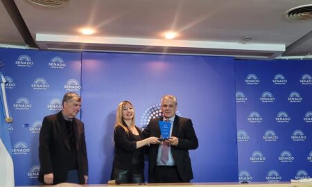 EL INTENDENTE FUE DISTINGUIDO EN EL SENADO: RECIBIÓ EL PREMIO AL COMPROMISO CIUDADANO